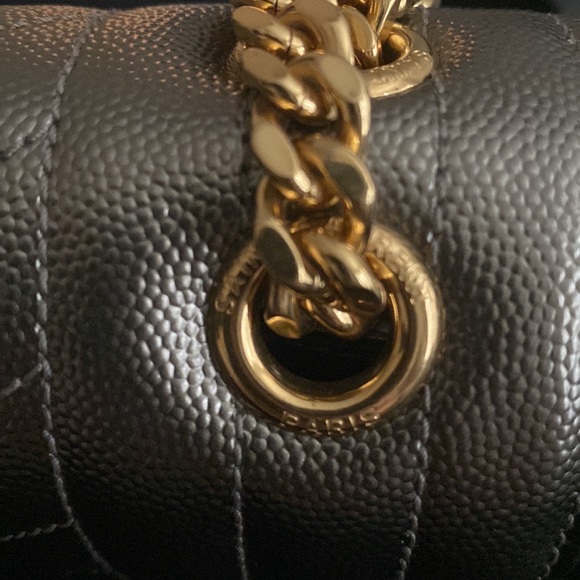 I am selling this beauty! I only used it 3 times. Perfect for any occasion. - Picture 3 of 8